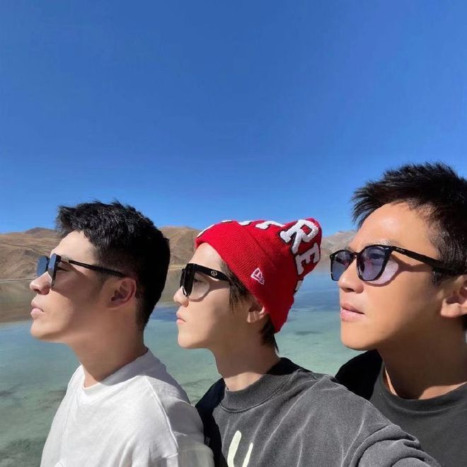 鹿晗31岁生日陈赫邓超送祝福 网友：关晓彤呢？